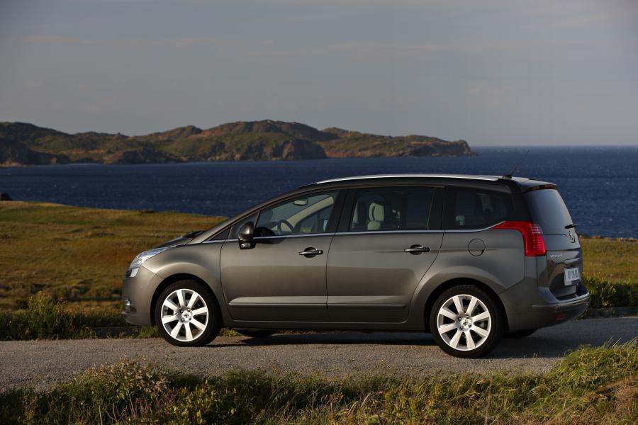  Peugeot 5008 2009 года  (фото 50 из 122)